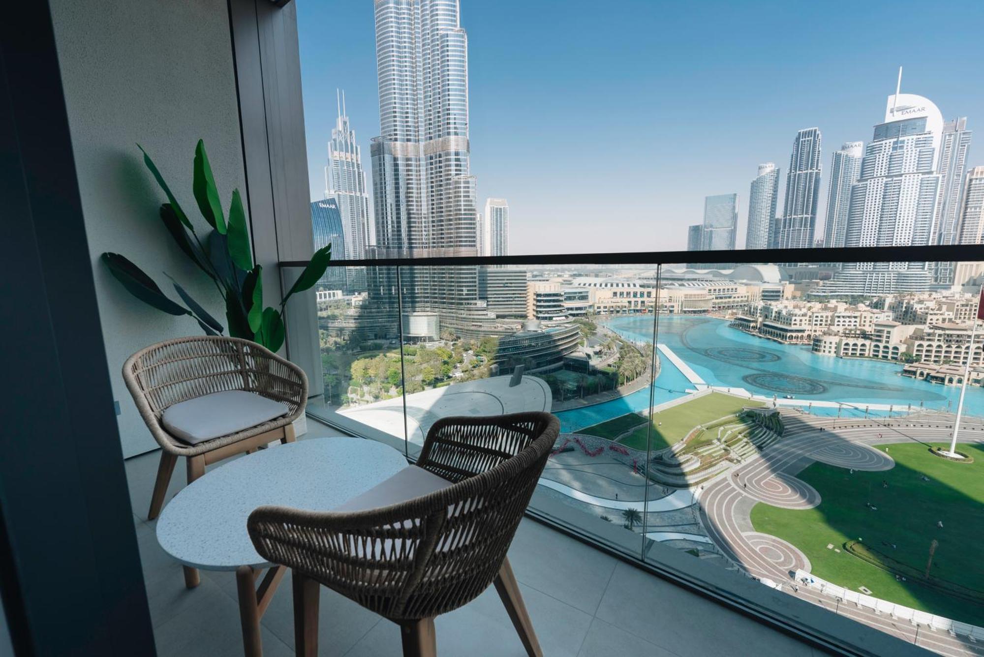 Stylish 2-bedroom Luxury In Downtown With Burj Khalifa & Fountain Views *