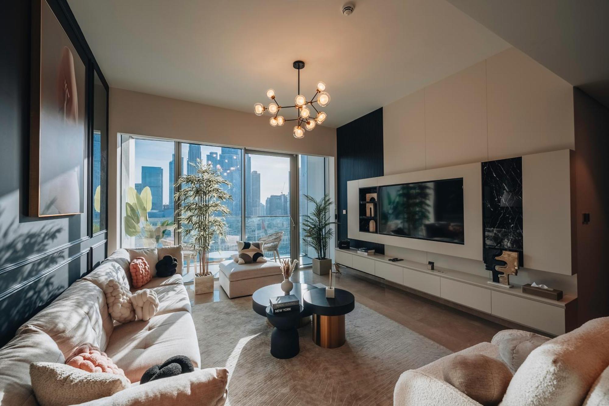 Stylish 2-bedroom Luxury In Downtown With Burj Khalifa & Fountain Views Dubai