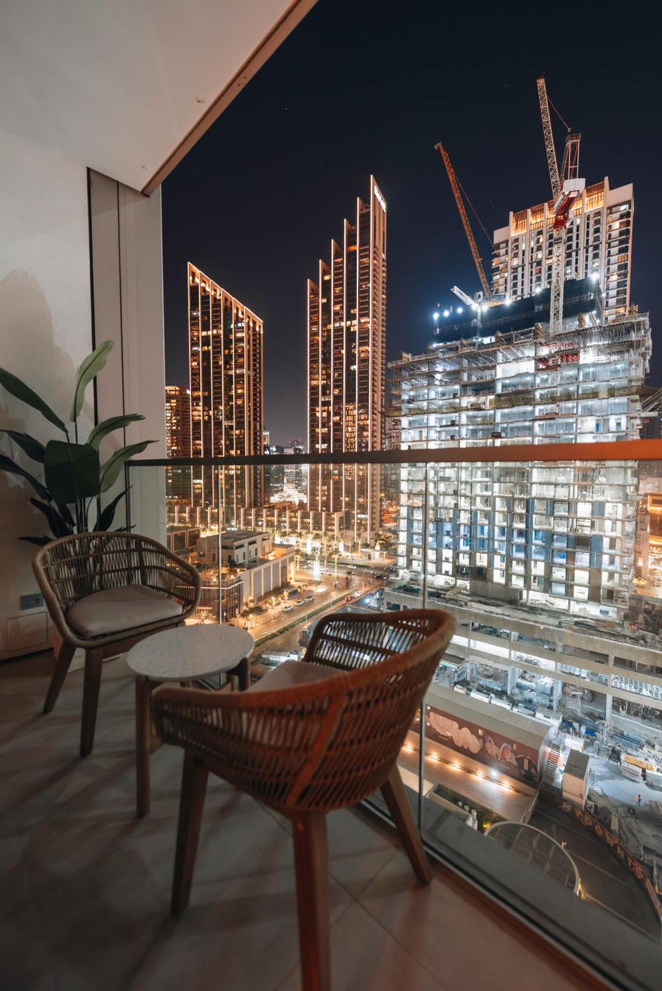 Luxury 1-bedroom In Downtown I Walk To Mall And Fountains Apartment Dubai