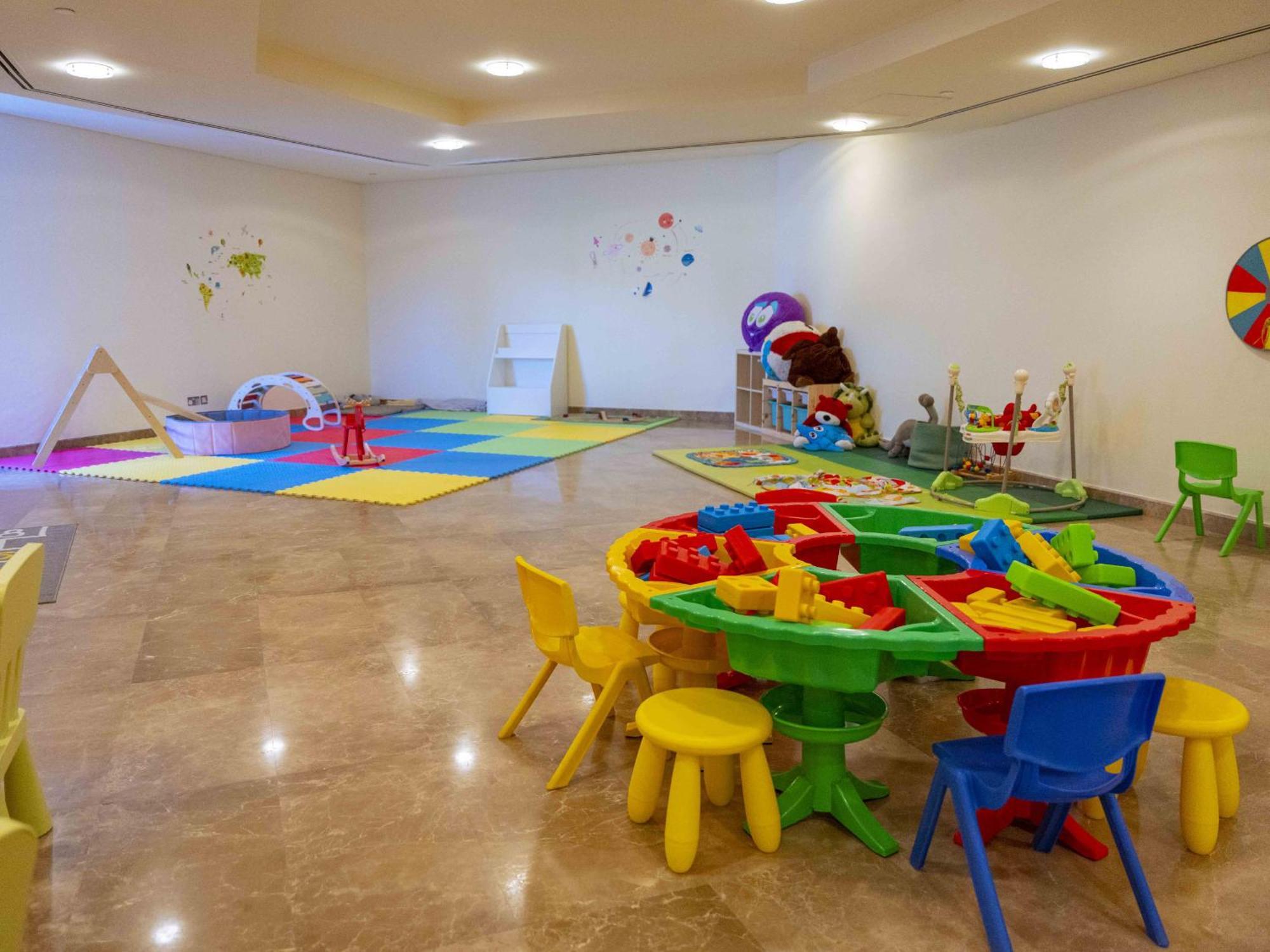 Spacious 1bhk Near Future Museum *