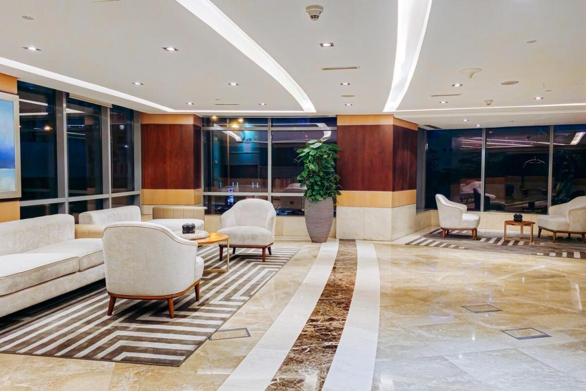 Space 1br In Marina For 6 People Dubai