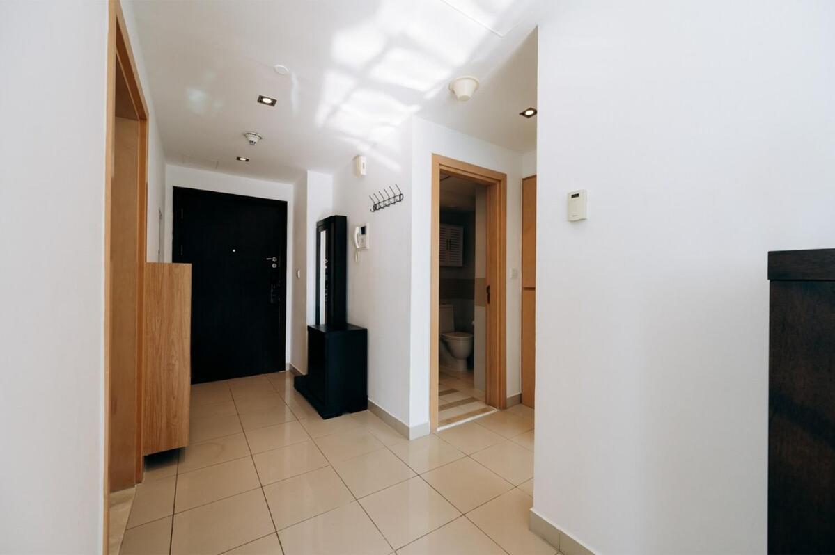 Apartment Space 1br In Marina For 6 People