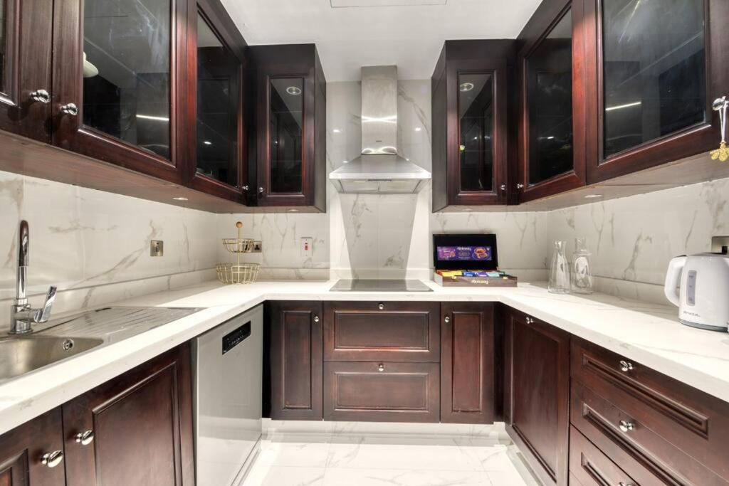 Downtown Beautiful 1bed With Outdoor Garden *