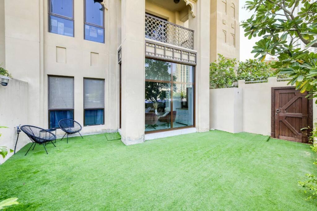 Downtown Beautiful 1bed With Outdoor Garden Apartment *