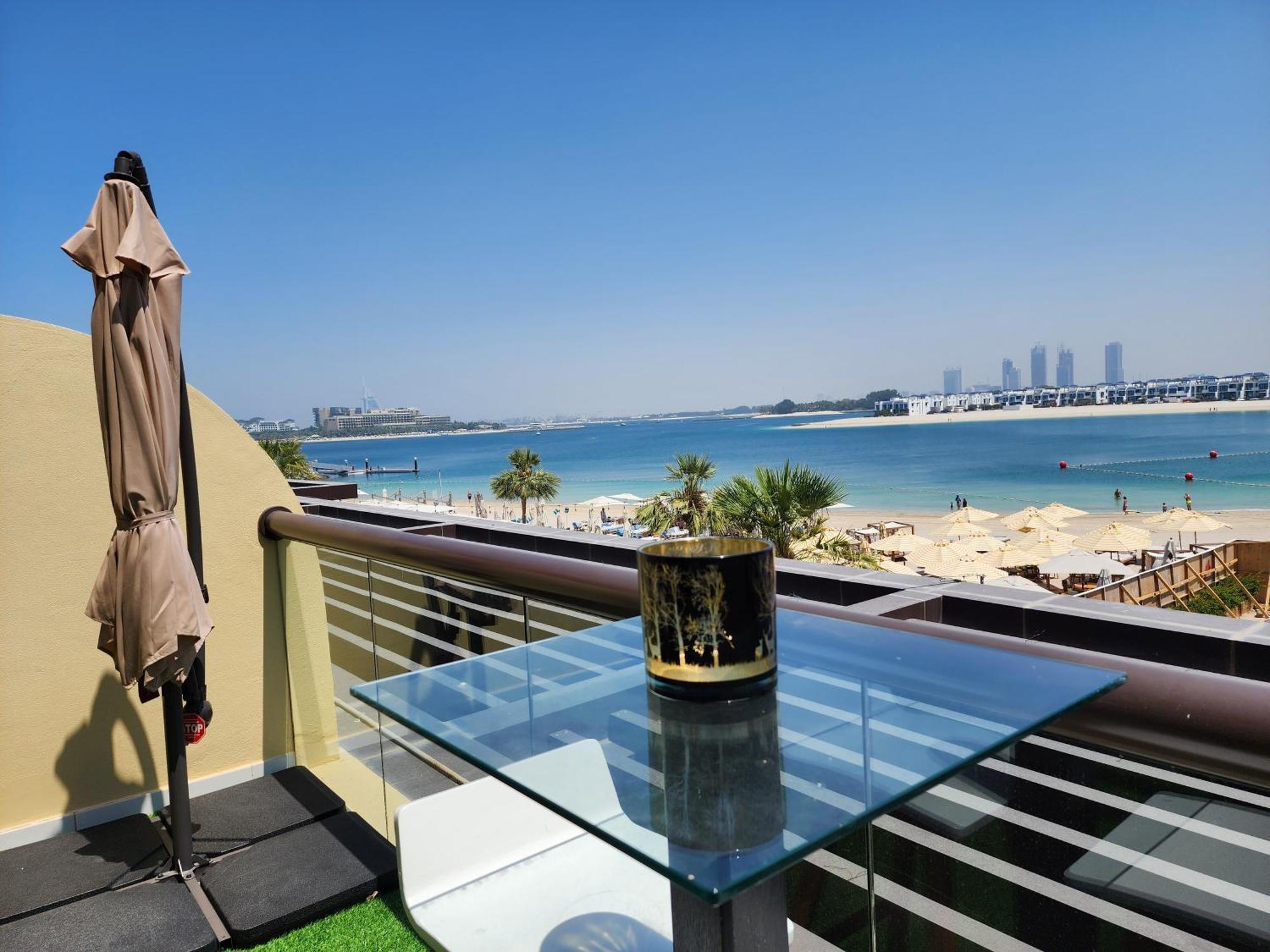 Bright Beachfront With Breathtaking Views Apartment