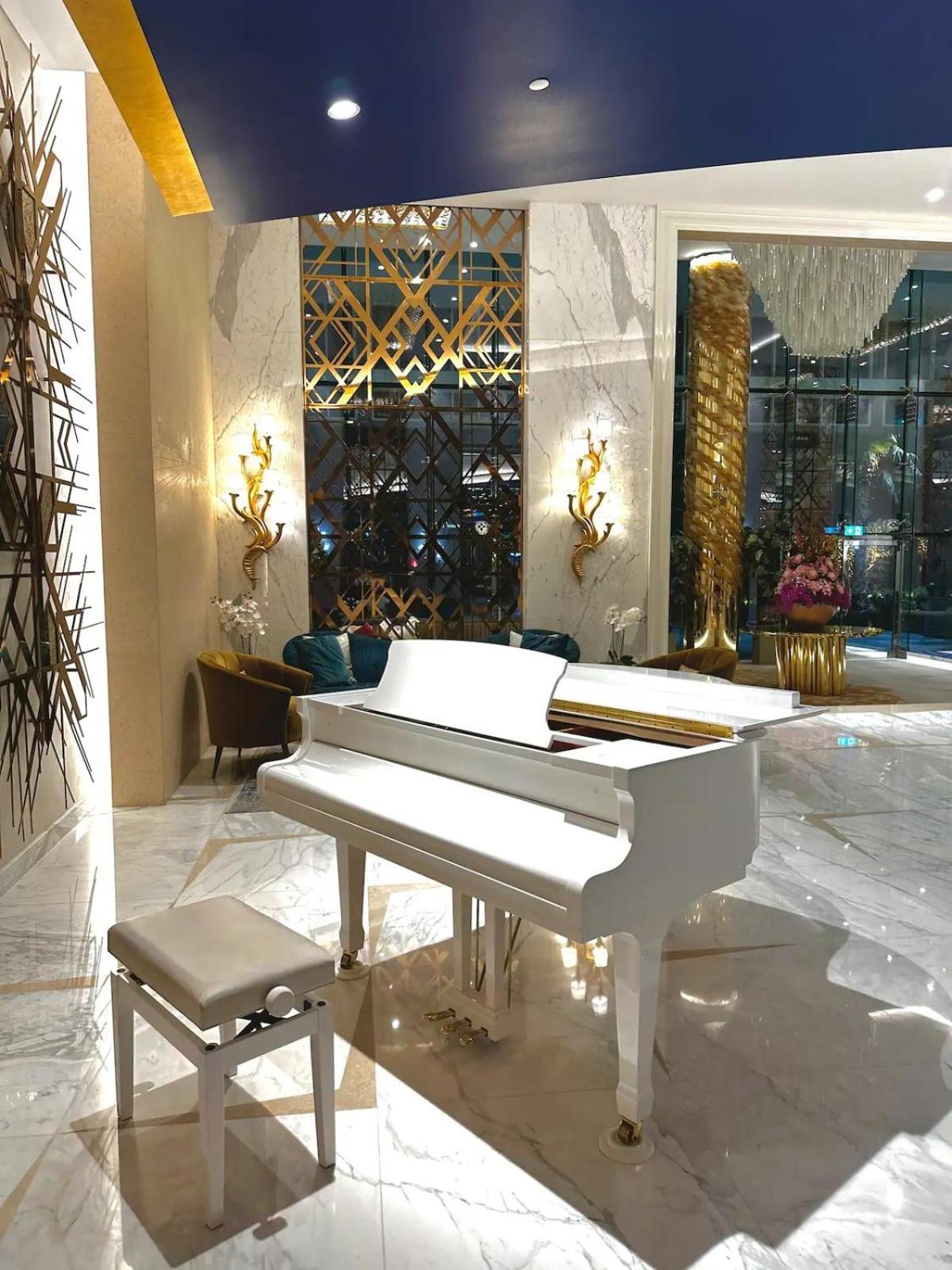 Luxury In Downtown Apartment