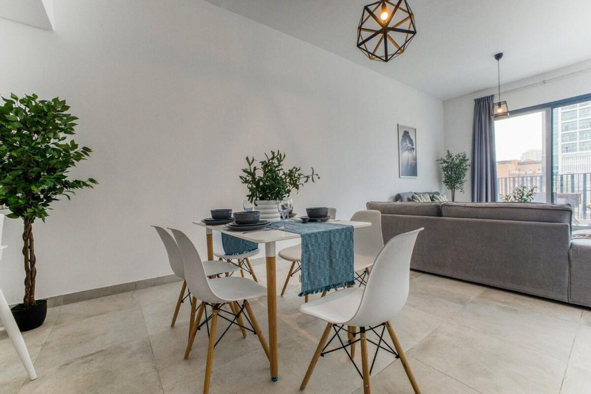 Stunning 2 Bed In Jvc *