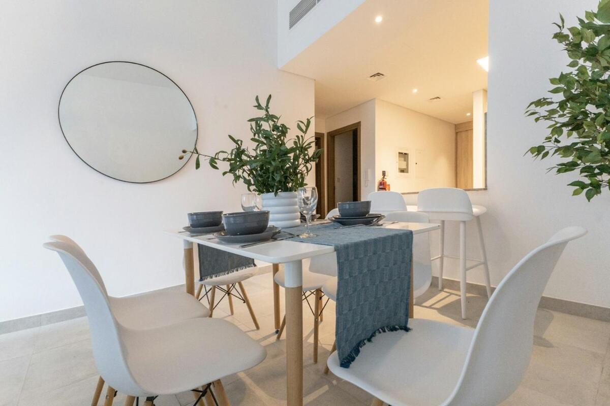 Stunning 2 Bed In Jvc