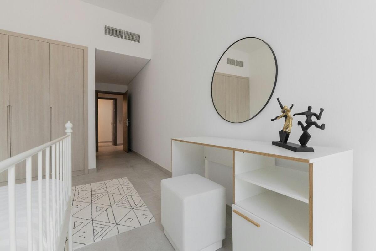 Stunning 2 Bed In Jvc