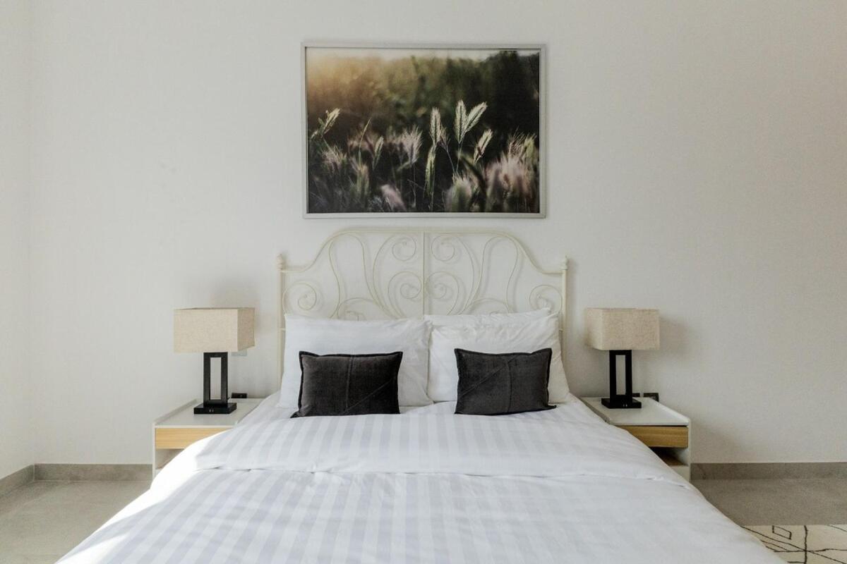 Stunning 2 Bed In Jvc *