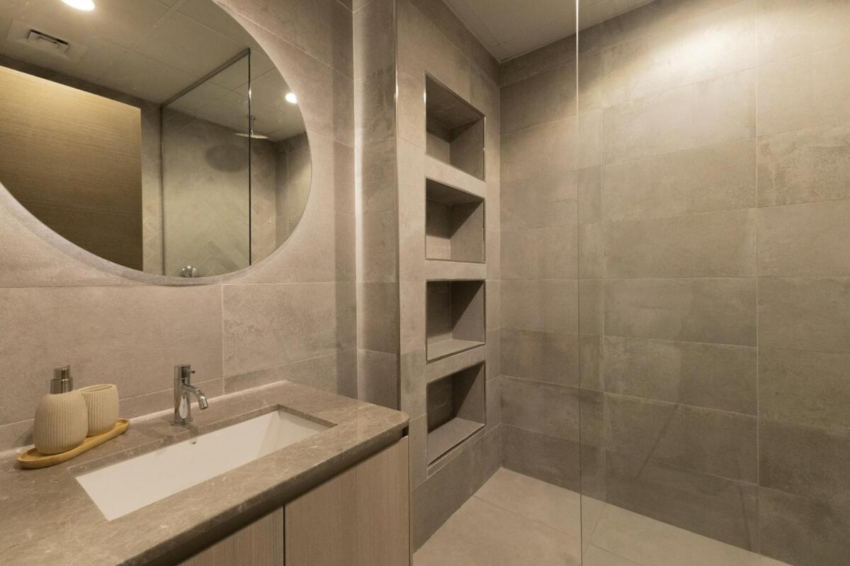 Stunning 2 Bed In Jvc