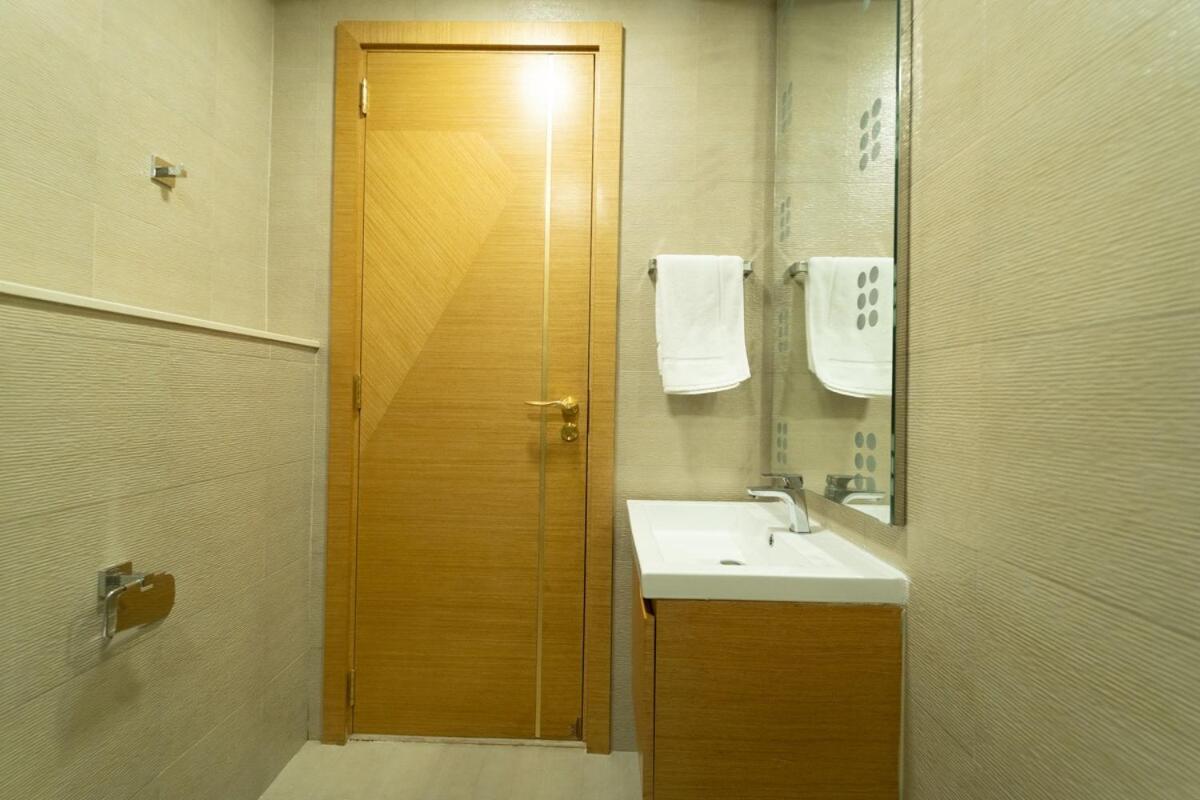 Brown Stone - Circle Mall Jvc Apartment Dubai
