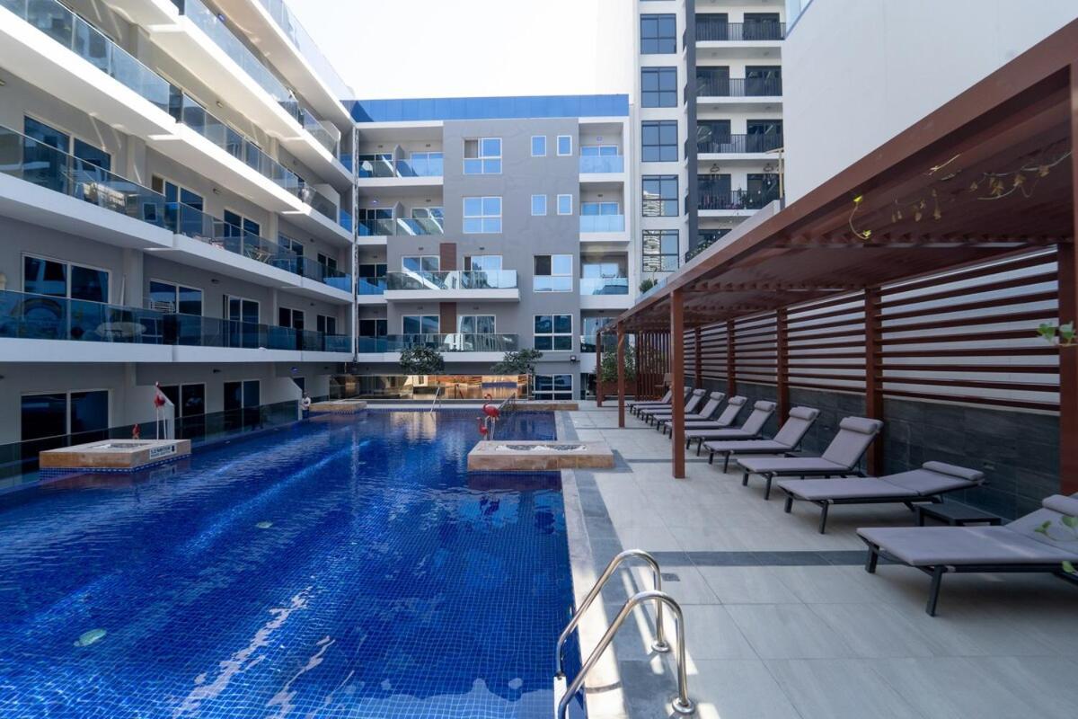 Brown Stone - Circle Mall Jvc Apartment *
