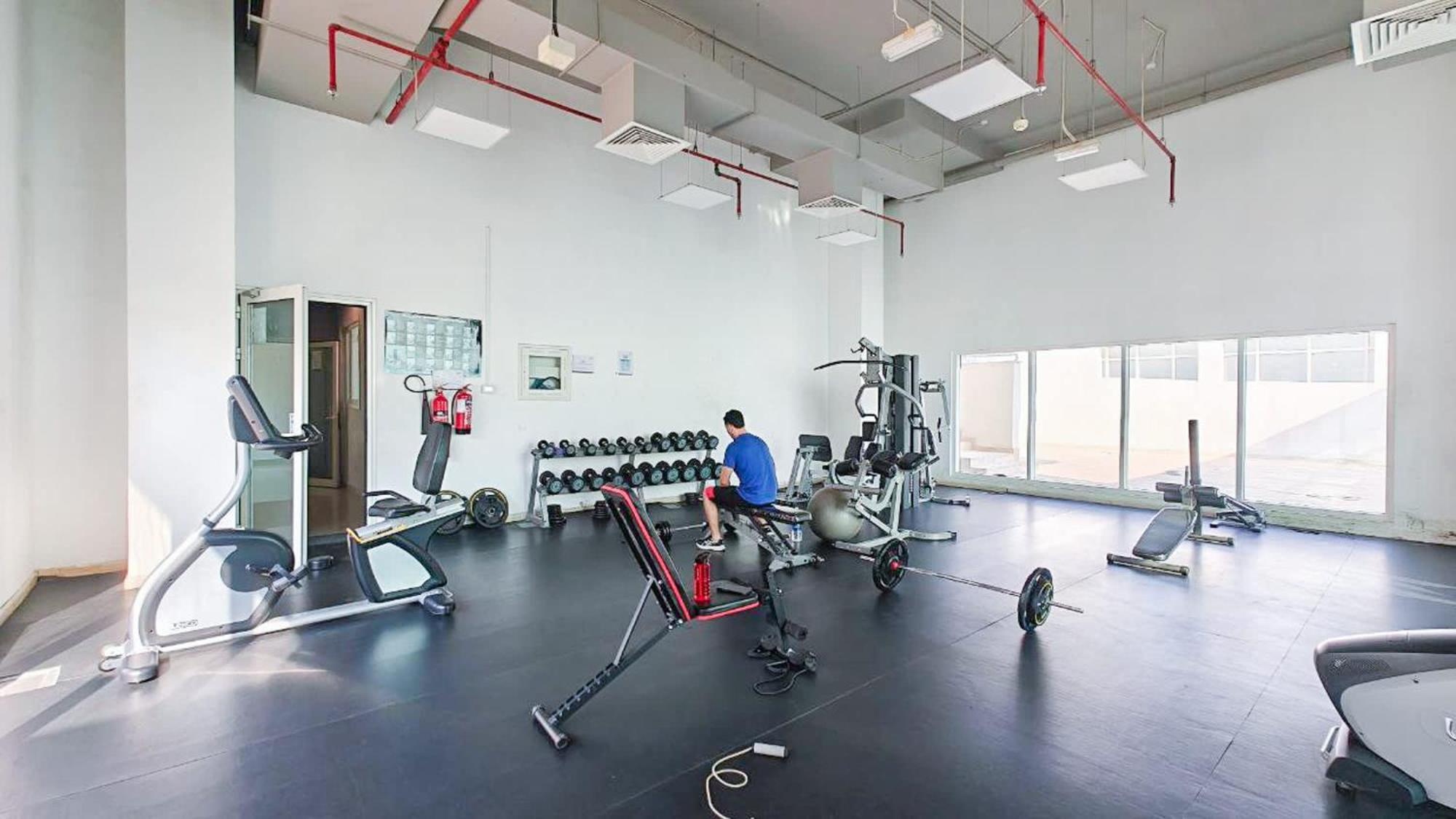 1 Bedroom In Red - Heart Of Sports