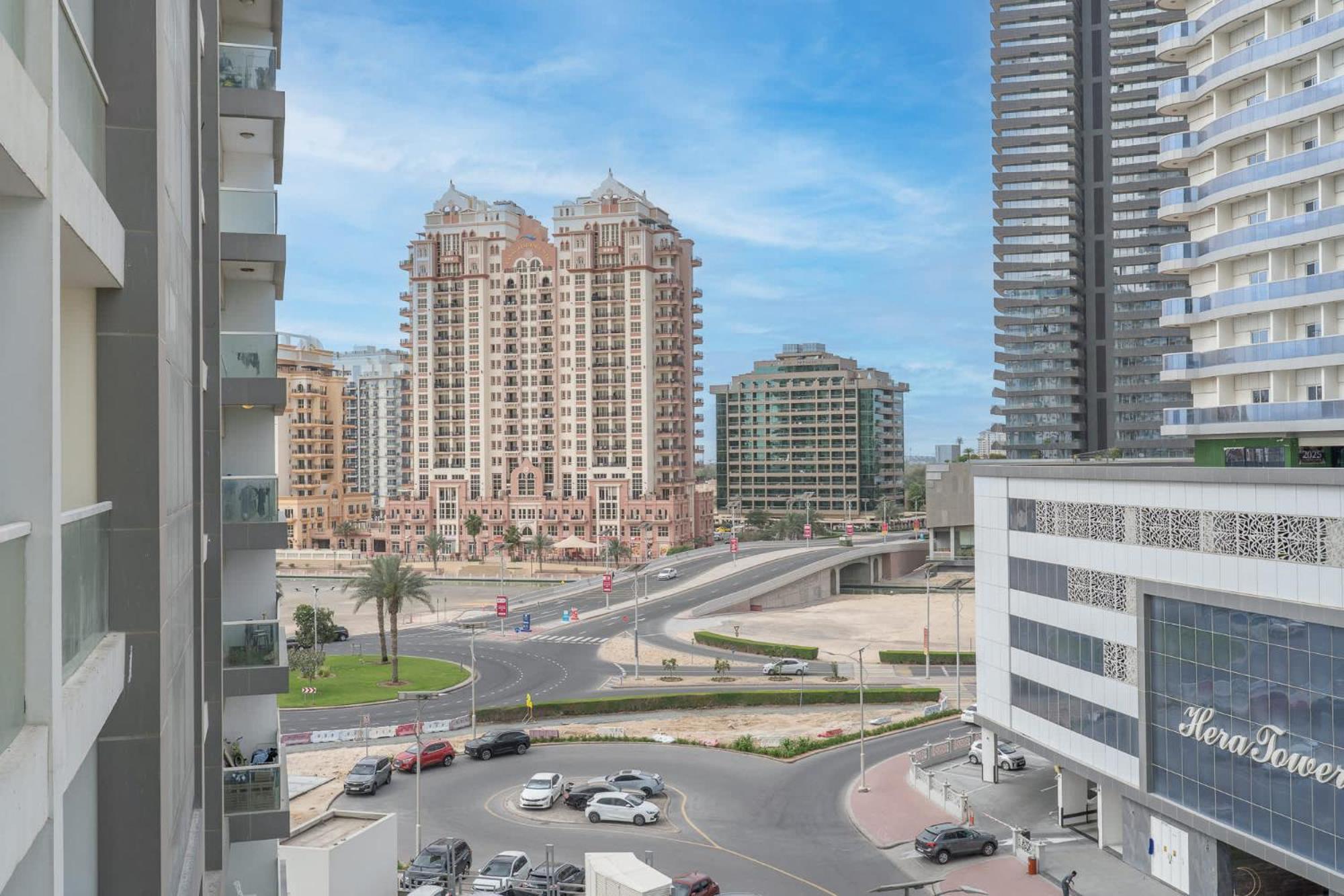 1 Bedroom In Red - Heart Of Sports Apartment