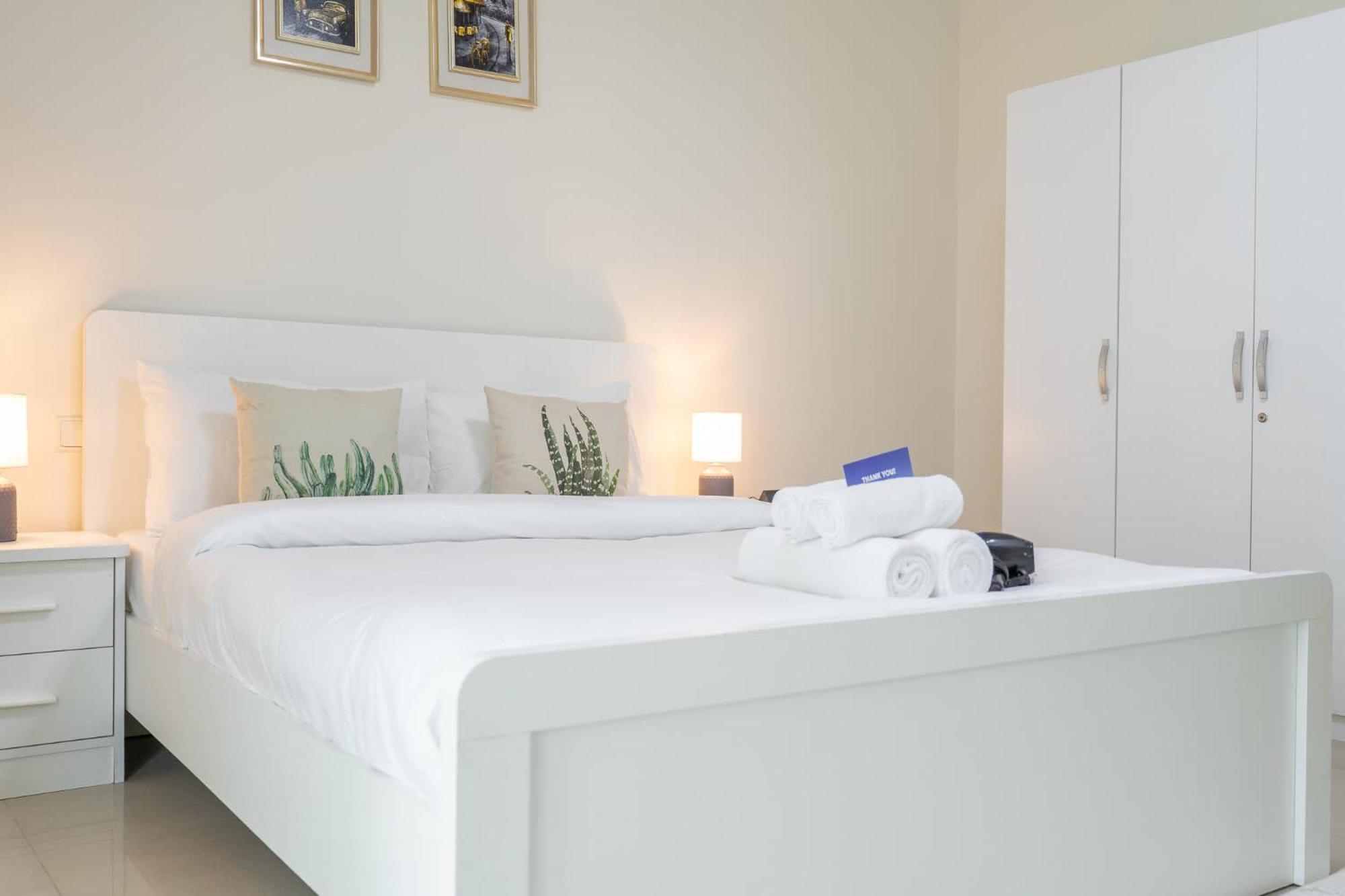 1 Bedroom In Red - Heart Of Sports *