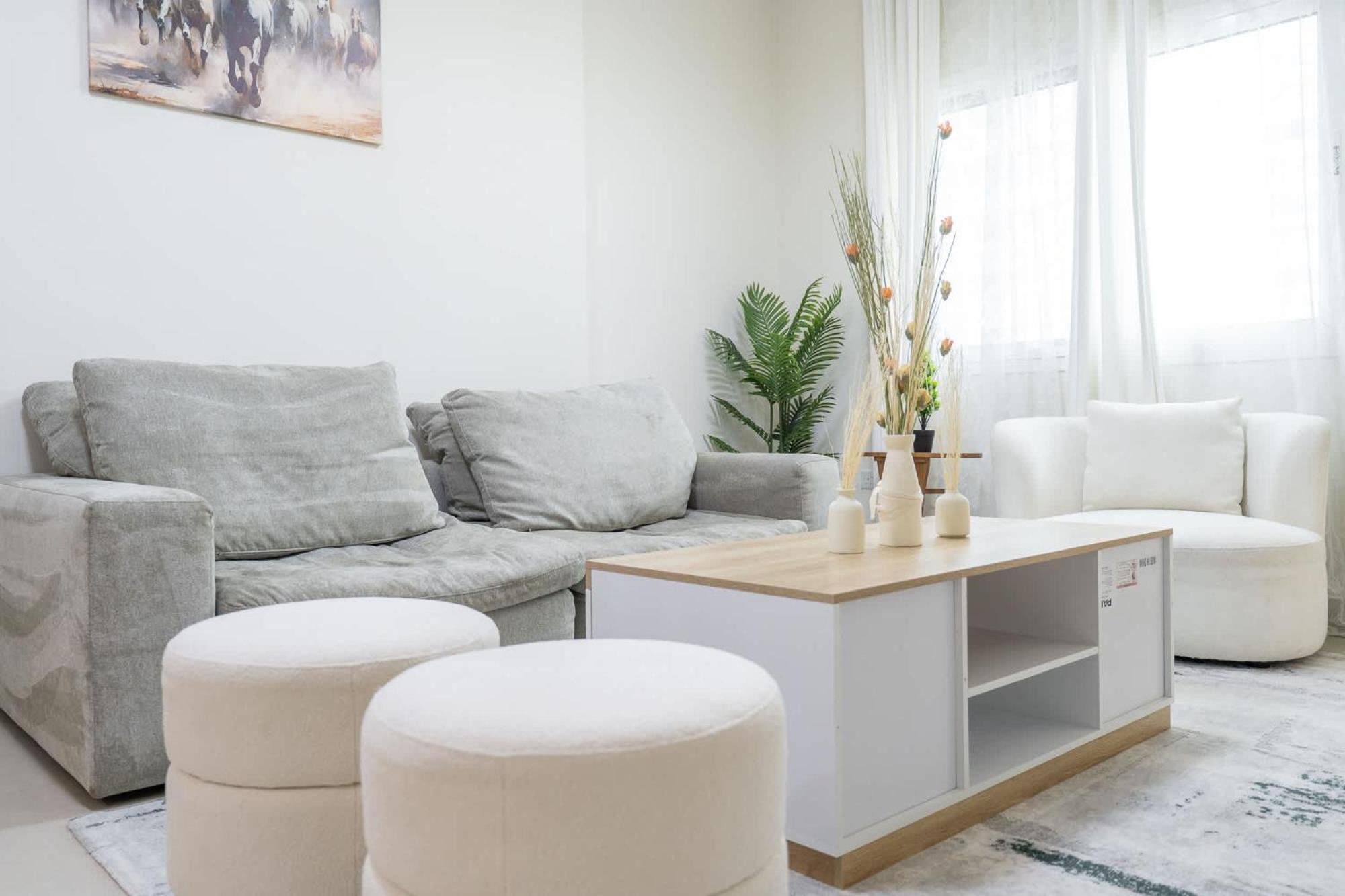 1 Bedroom In Red - Heart Of Sports