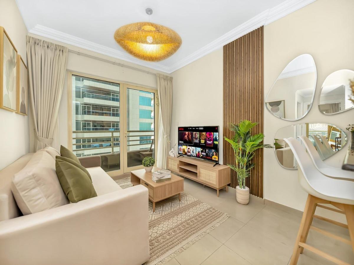 Cozy W Spectacular Water View Apartment Dubai