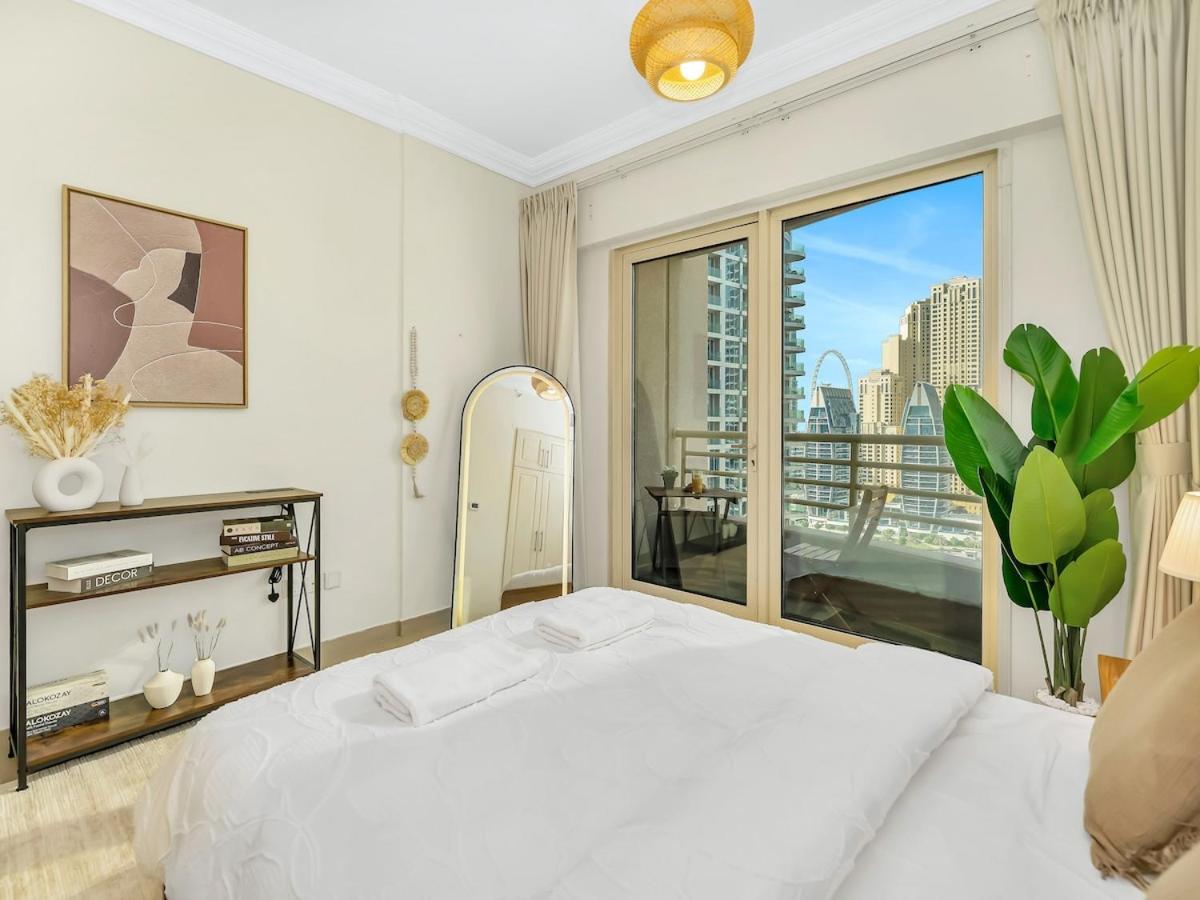 Cozy W Spectacular Water View Apartment Dubai