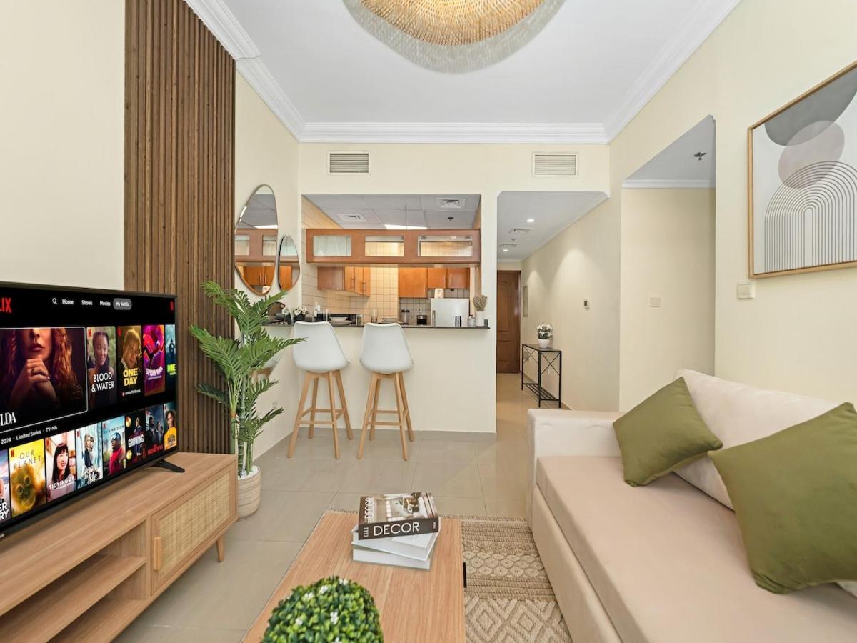 Cozy W Spectacular Water View Apartment Dubai