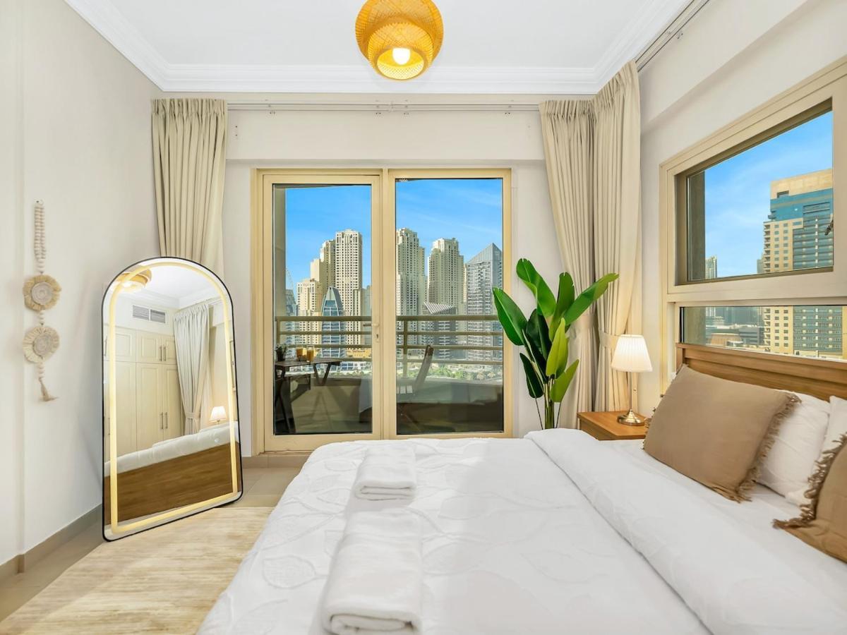 Cozy W Spectacular Water View Apartment Dubai