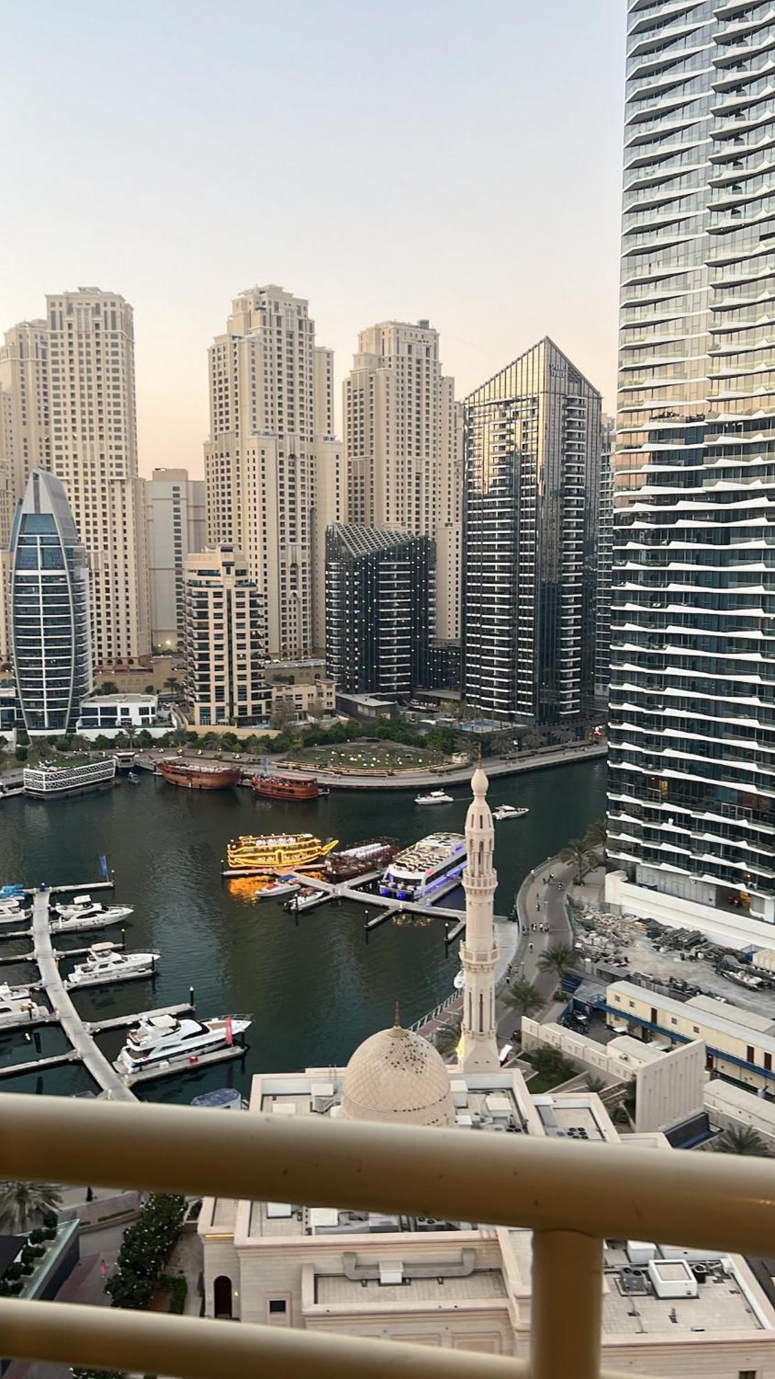 Cozy W Spectacular Water View Apartment Dubai