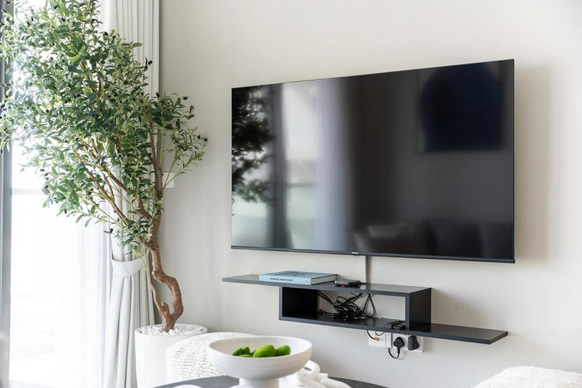 Iconic 2br In Business Bay's *