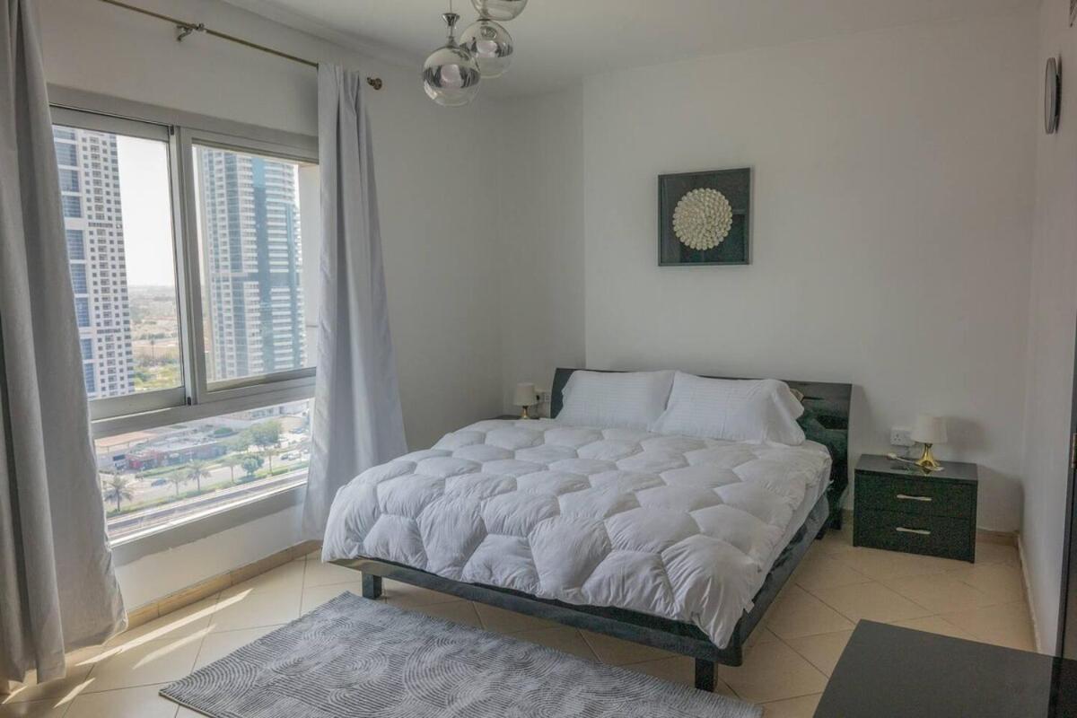 Apartment Stylish 1 Bedroom At Marina With Stunning View