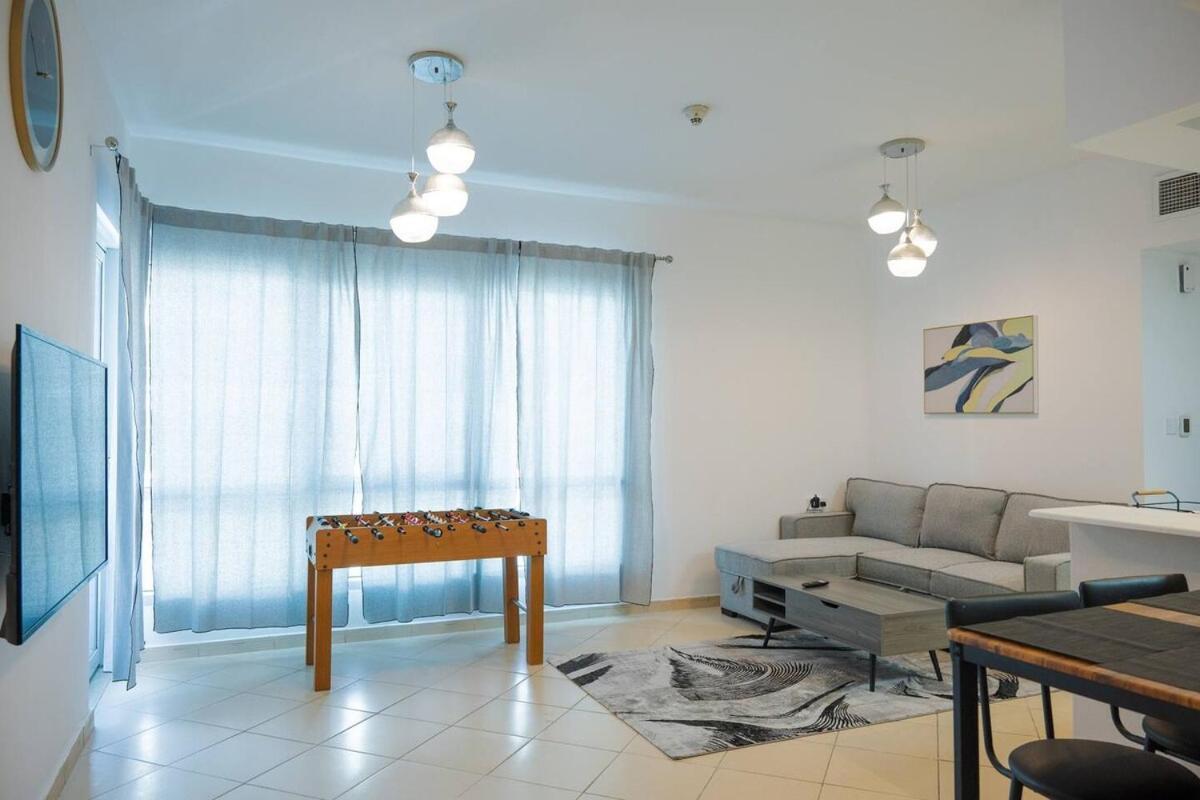 Apartment Stylish 1 Bedroom At Marina With Stunning View Dubai