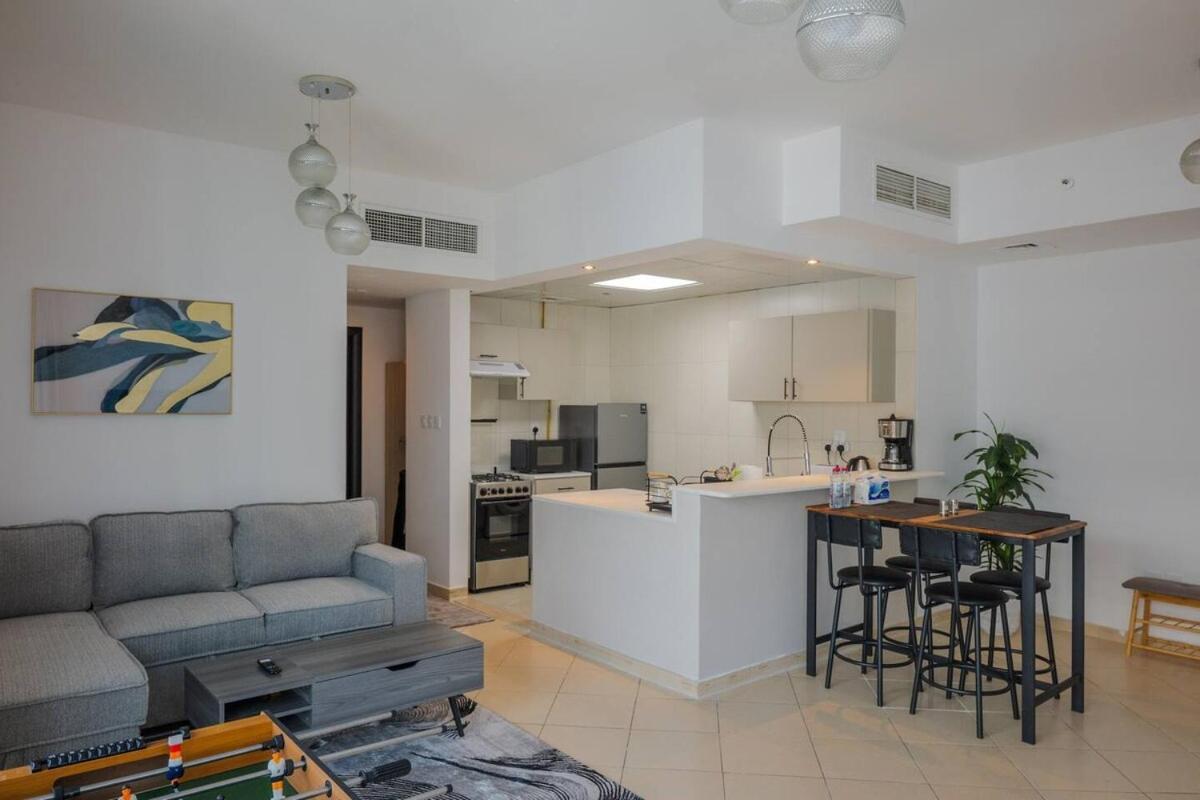 Stylish 1 Bedroom At Marina With Stunning View Apartment