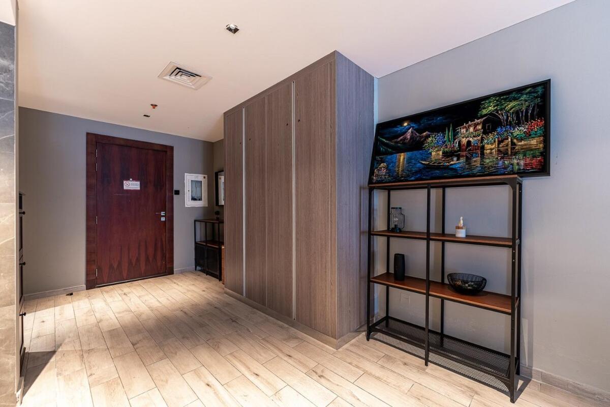 Havn - Modern In Jvc With Huge Layout *