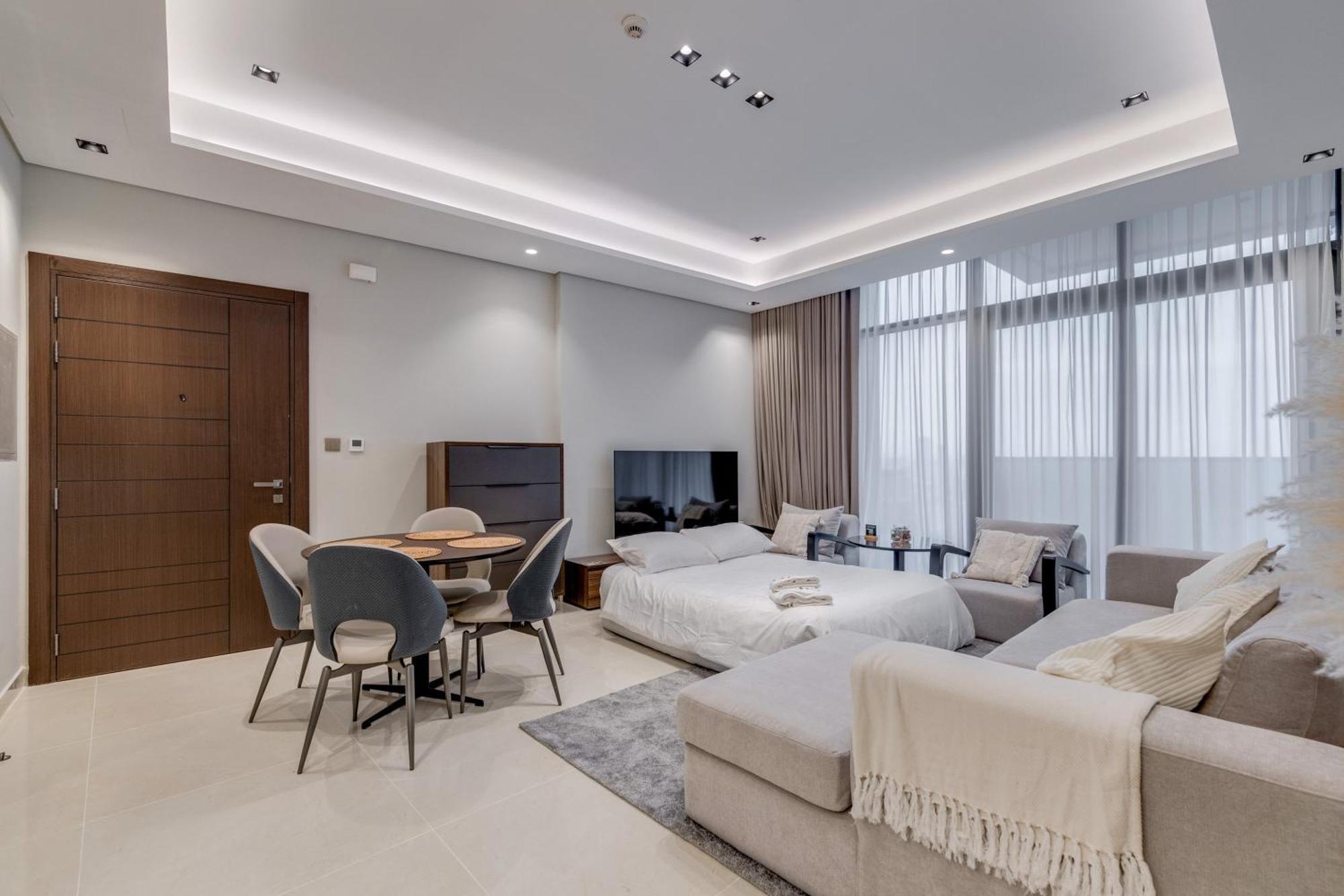 Ramadan Offer!!! Skyline View 1br, King Bed, Bar & Movie Nights