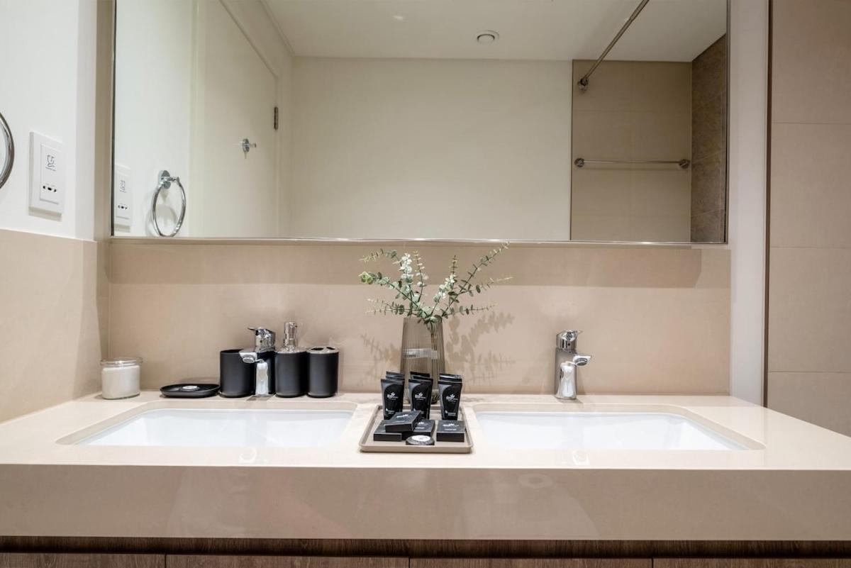 Vibrant Luxe Burj Khalifa Views-dubai Mall Access By Maxx Value Homes *