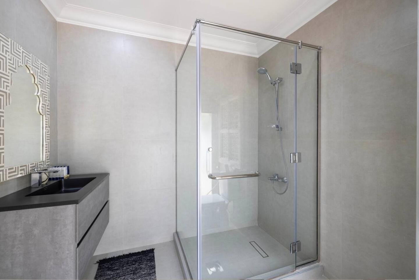 Villa 6 Bedroom Modern Luxury In Palm Jumeirah Dubai
