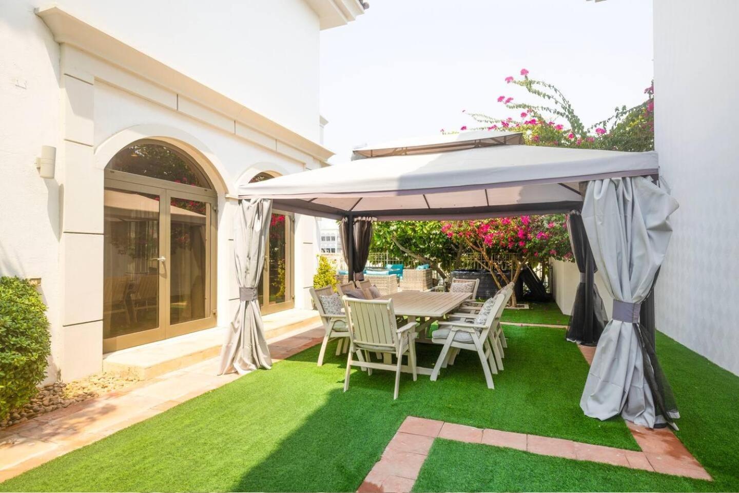 Villa 6 Bedroom Modern Luxury In Palm Jumeirah Dubai