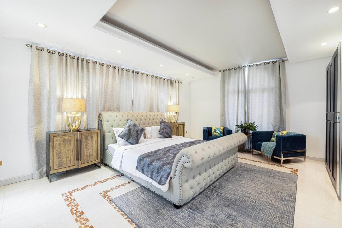 Villa 6 Bedroom Modern Luxury In Palm Jumeirah Dubai