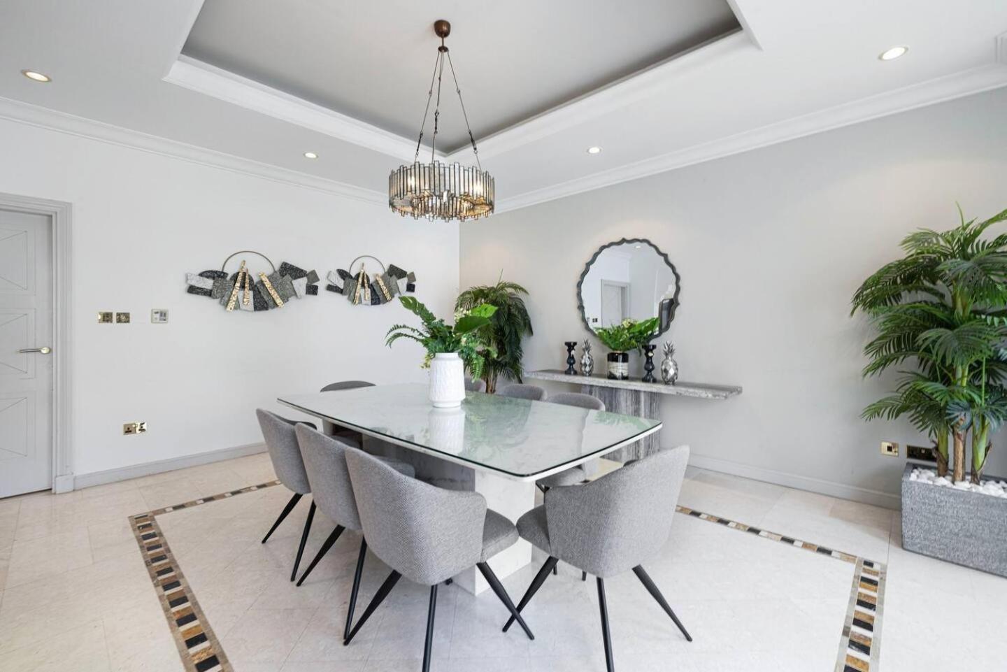 6 Bedroom Modern Luxury In Palm Jumeirah