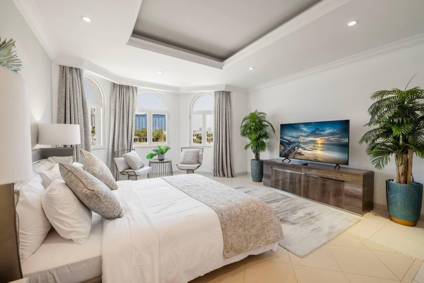 6 Bedroom Modern Luxury In Palm Jumeirah Villa Dubai
