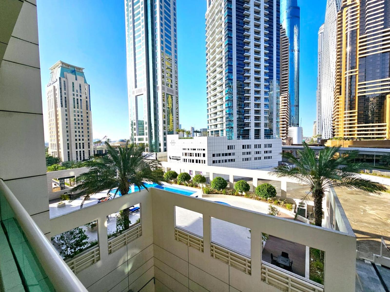 Sunrise Homes - Pool Side With Huge Balcony Dubai