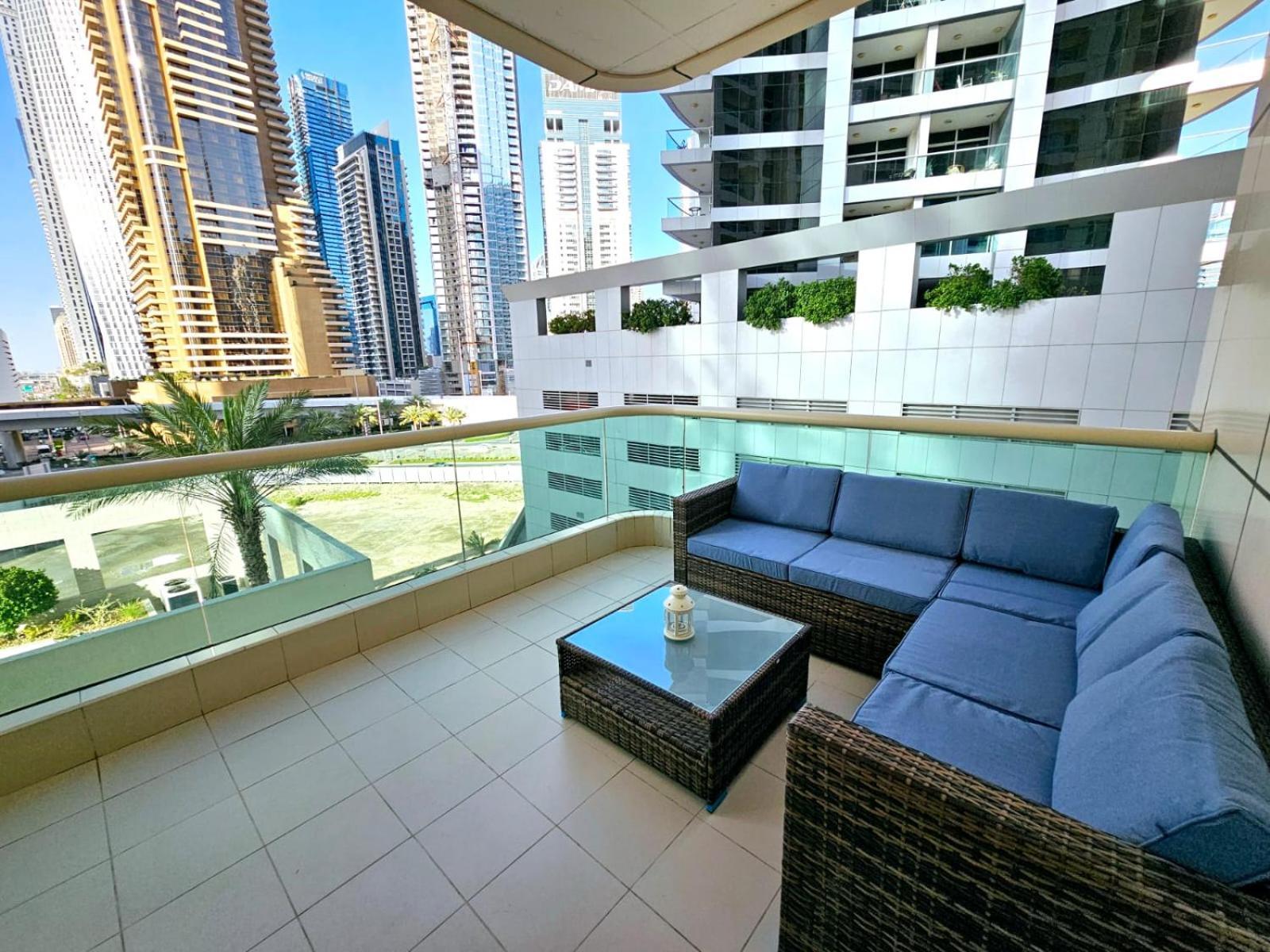 Sunrise Homes - Pool Side With Huge Balcony * Dubai