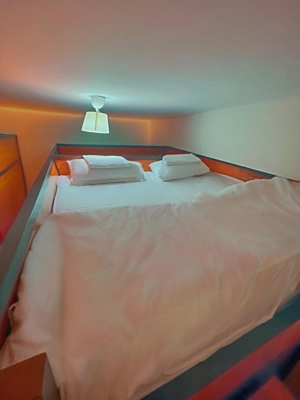 King Bed - Homestay *