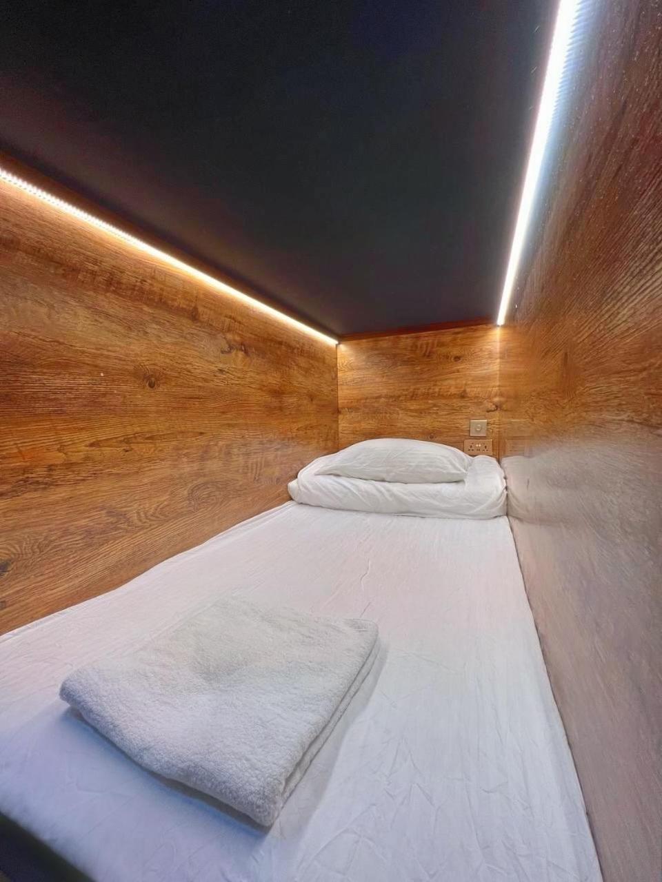 Homestay King Bed - *
