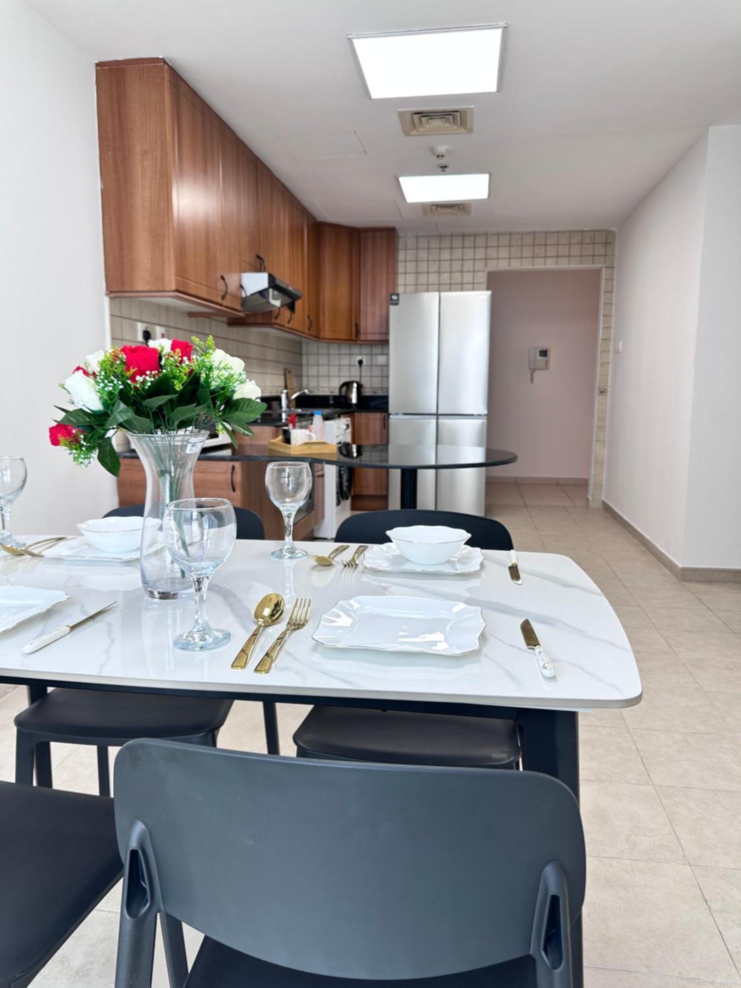 Welcome To Our Ocean View In Marina 2br Apartment *
