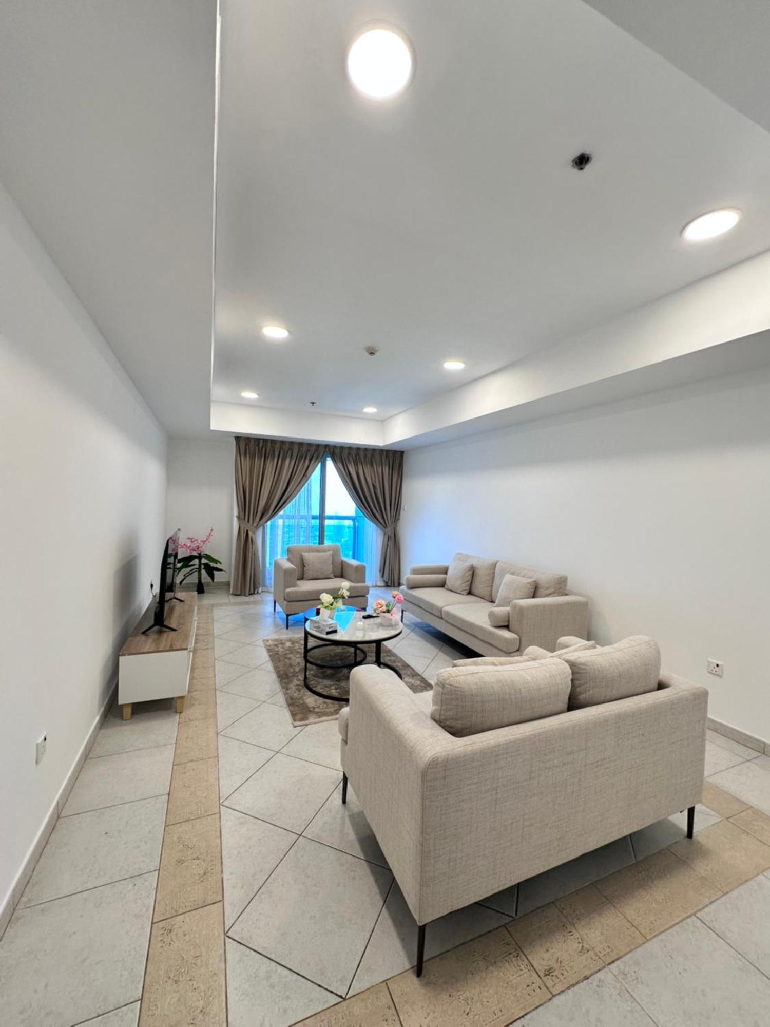 Welcome To Our Ocean View In Marina 2br Apartment Dubai