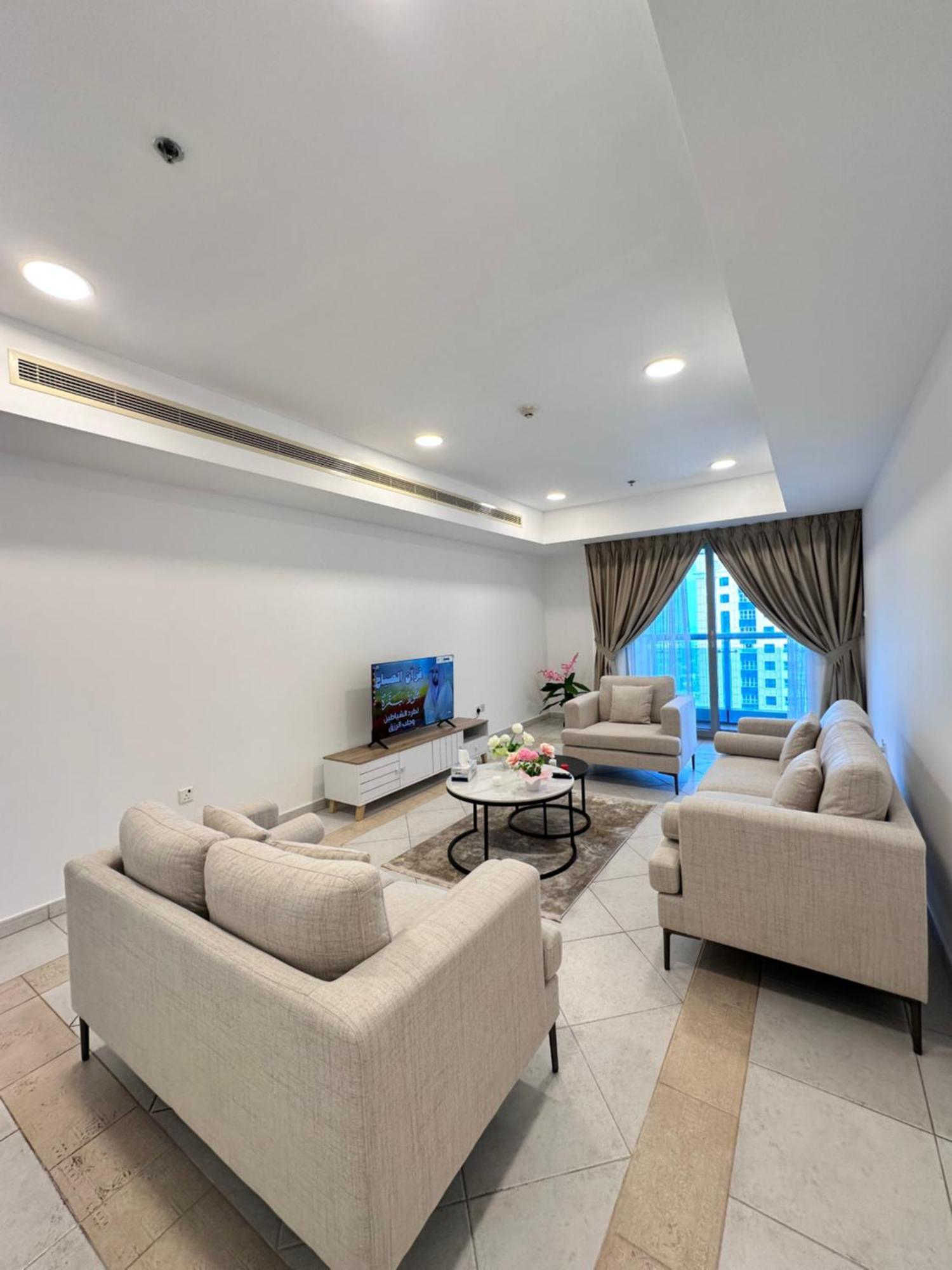 Welcome To Our Ocean View In Marina 2br Apartment