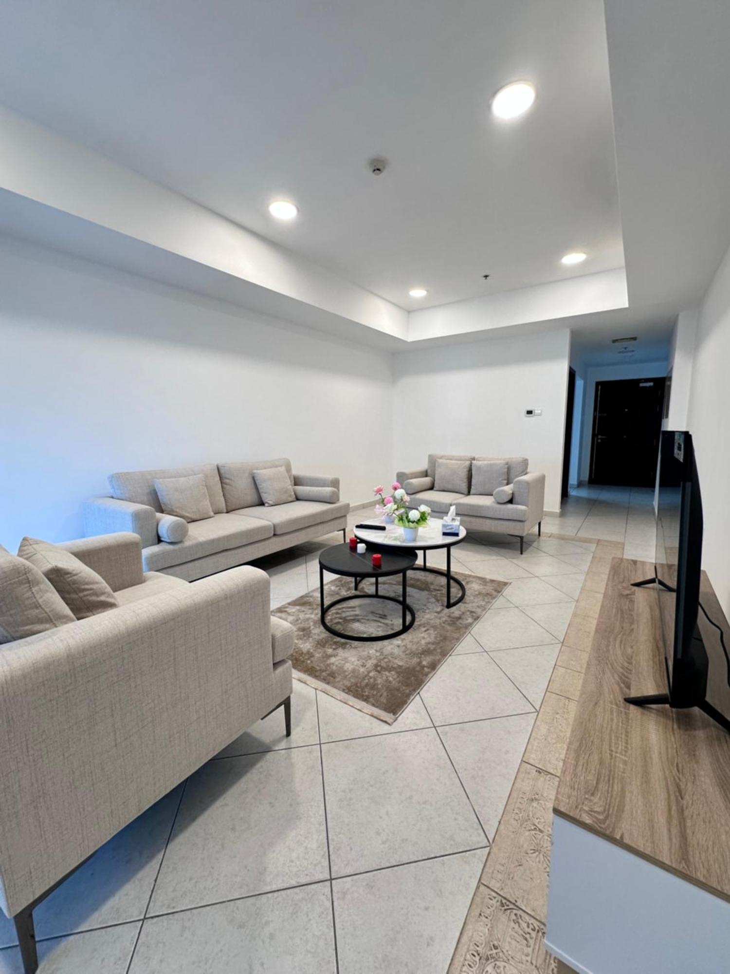Welcome To Our Ocean View In Marina 2br Apartment