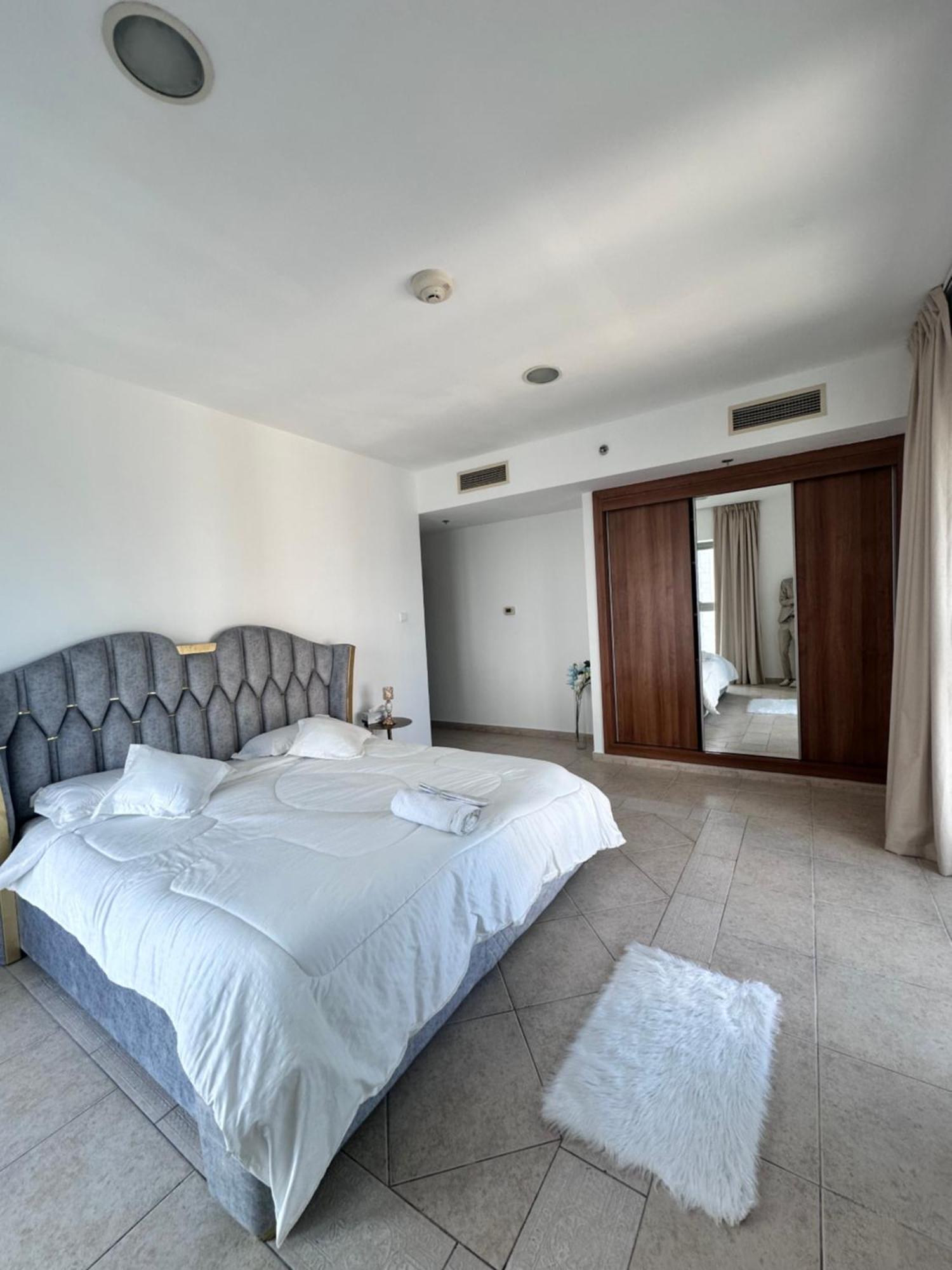 Apartment Welcome To Our Ocean View In Marina 2br
