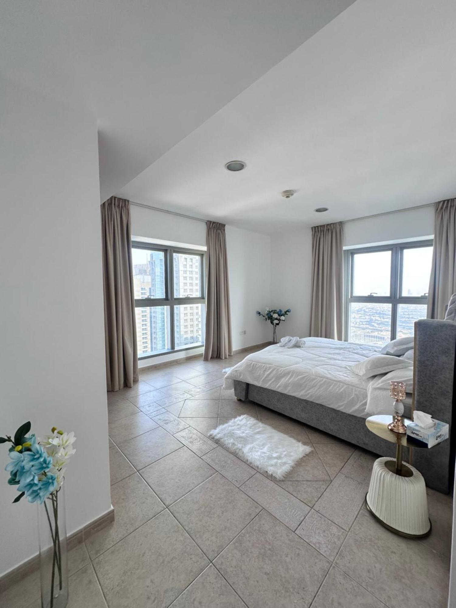Welcome To Our Ocean View In Marina 2br Apartment *