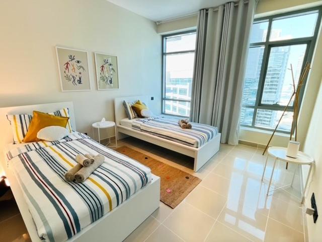 Park Island, Marina, 2 Master Bedrooms, Stunning View, Prime Location Apartment
