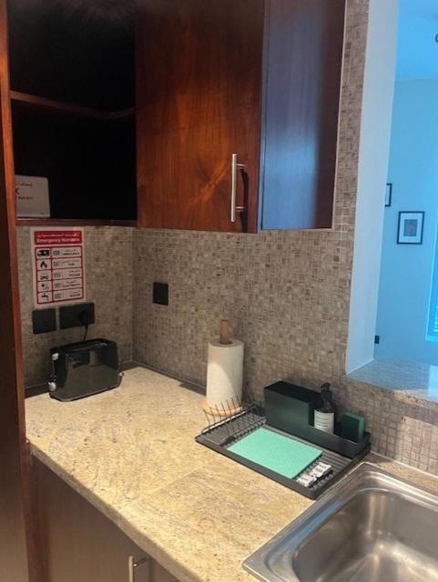 Park Island, Marina, 2 Master Bedrooms, Stunning View, Prime Location *